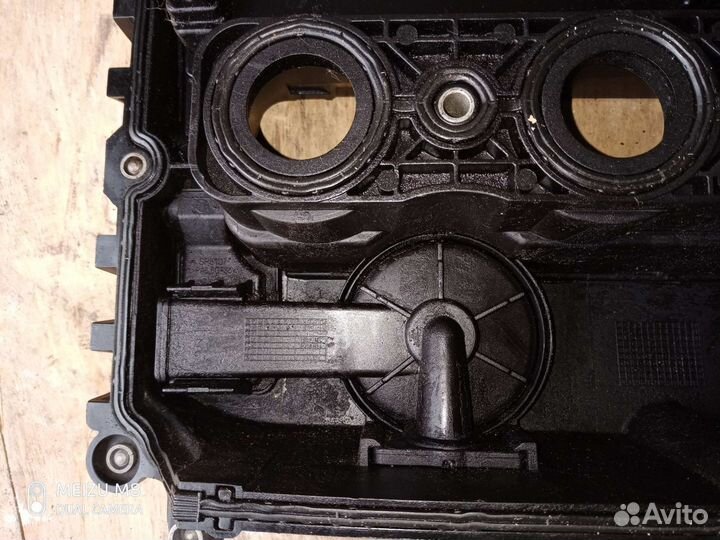 Крышка клапанов