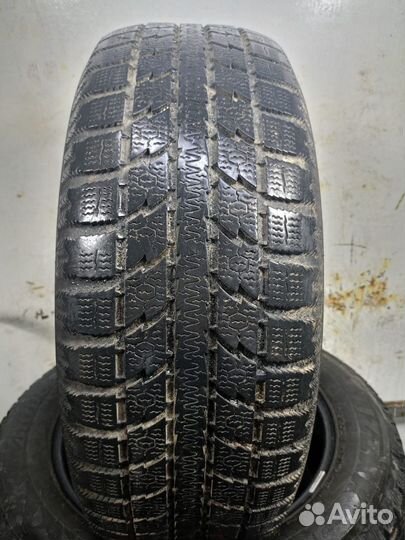 Toyo Observe GSi-5 215/65 R16