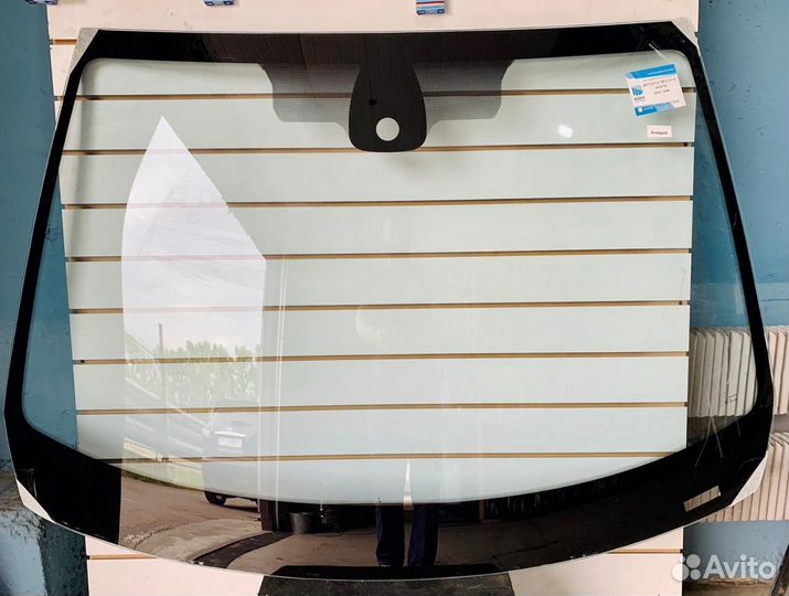 Стекло лобовое Renault Fluence / Renault Megane