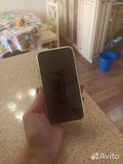 Телефон iPhone 11