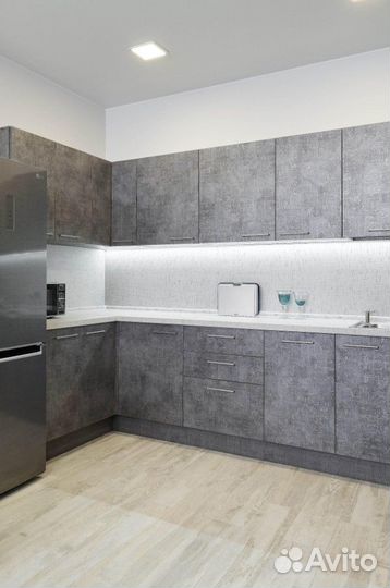 Угловая кухня под потолок на заказ