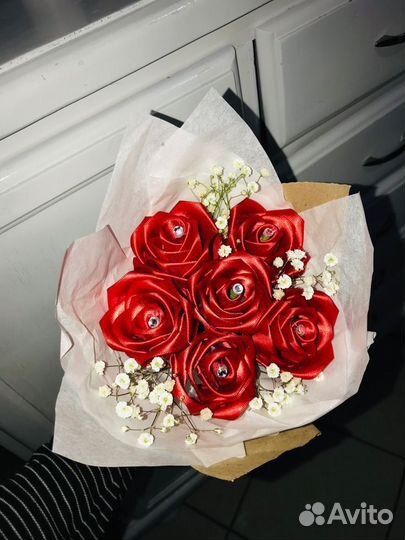 Розы из атласных лент