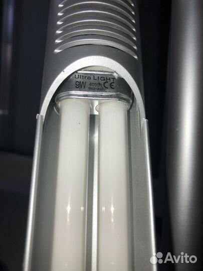 Настольный светильник с энергосберегающей лампой