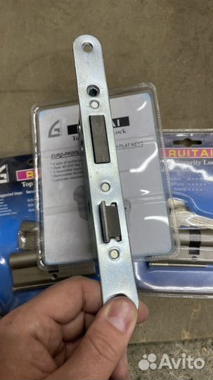 Замок дверной с цилиндрами