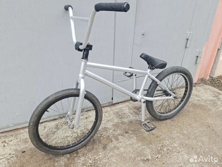 Трюковой велосипед BMX