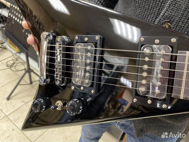 Электрогитара Caraya + Аксессуары