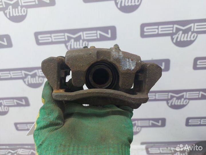 Суппорт задний правый Toyota Corolla E120 3ZZ-FE