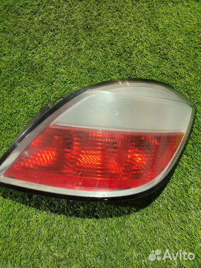 Фонарь задний Opel Astra H (с дефектом )
