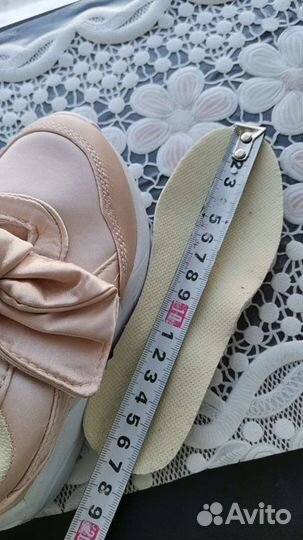 Кроссовки новые для девочки