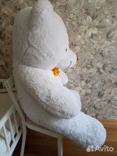 Плюшевый медведь белый