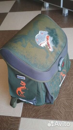 Школьный ранец (рюкзак)