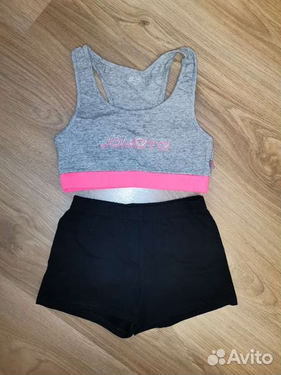 Спортивные топ и шорты 146-152