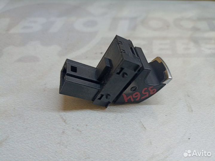 Кнопка стеклоподъемника передняя левая Volkswagen