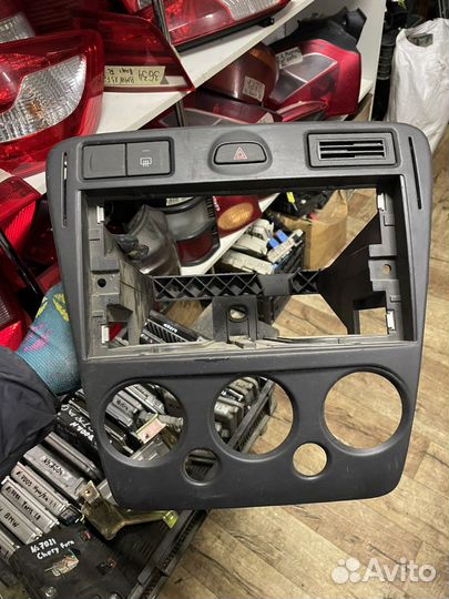 Консоль центральная на торпедо Fusion 2002-2012