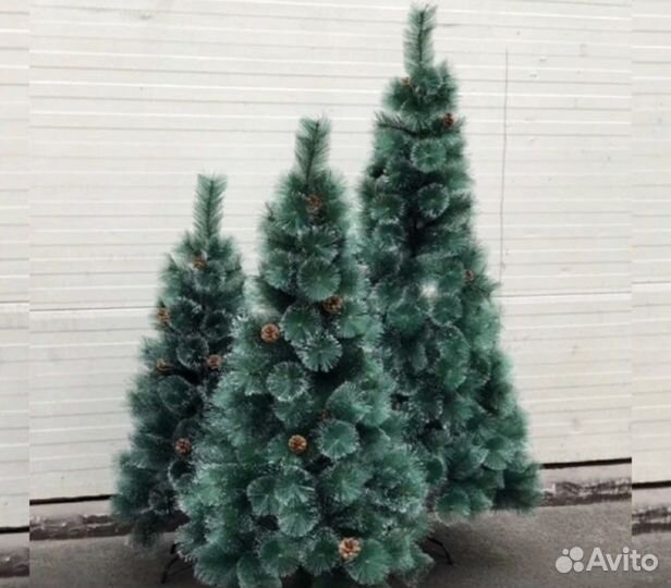 Ёлка искусственная со снегом и шишками