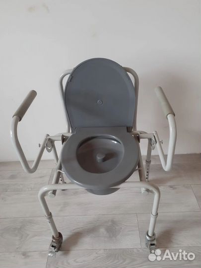 Санитарный стул туалет