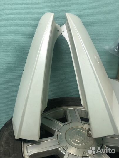 Накладки задние над фонарями для кадиллак эскалейд