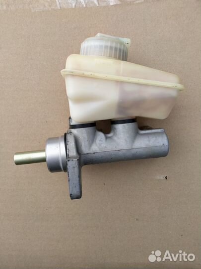 Главный тормозной цилиндр 