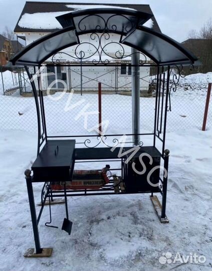 Мангал с крышей