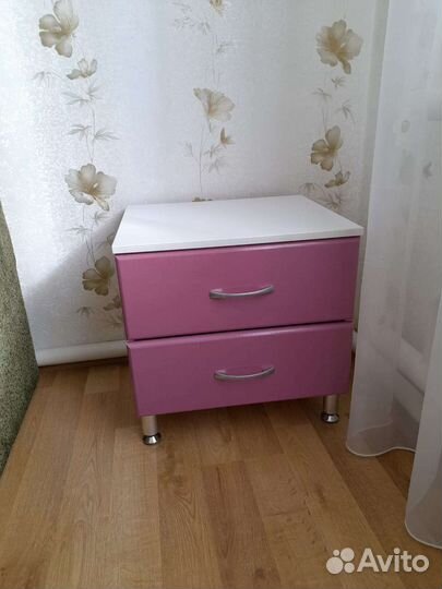 Детский шкаф и тумбочка