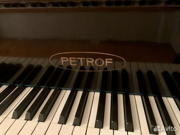 Кабинетный рояль Petrof