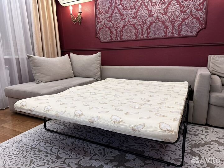 Угловой диван с атоманкой и креслом