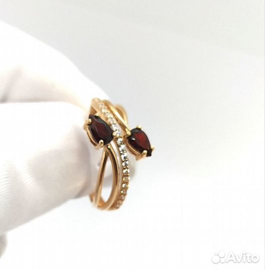 Кольцо с синтетическим камнем Золото