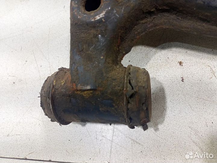 Рычаг передний левый нижний