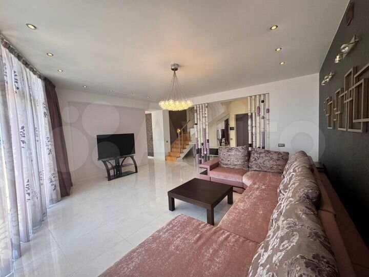 3-к. квартира, 180 м², 7/8 эт.