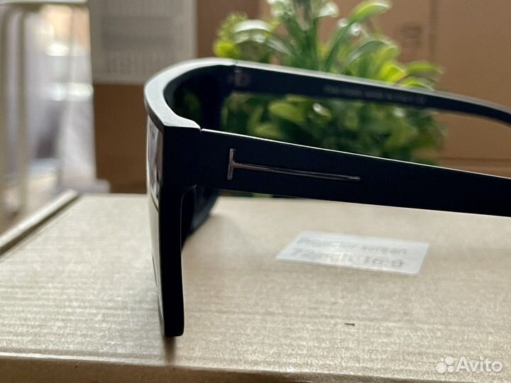 Солнцезащитные очки Tom Ford