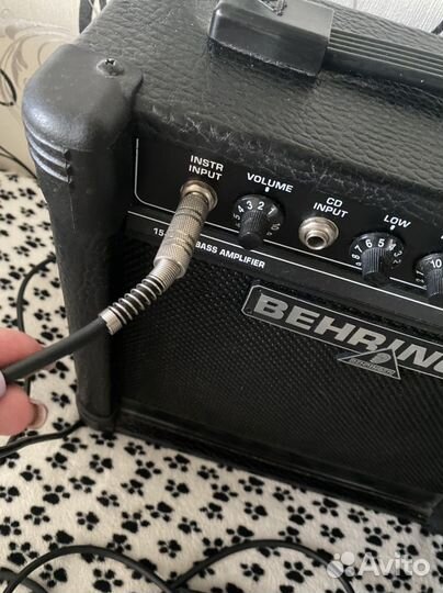 Бас гитара с комбоусилителем