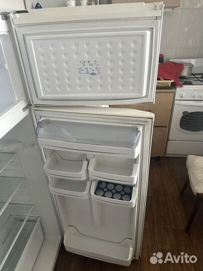 Холодильник Vestel