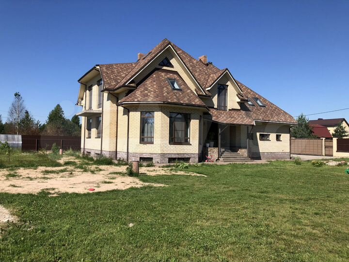 Коттедж 250 м² на участке 20 сот.