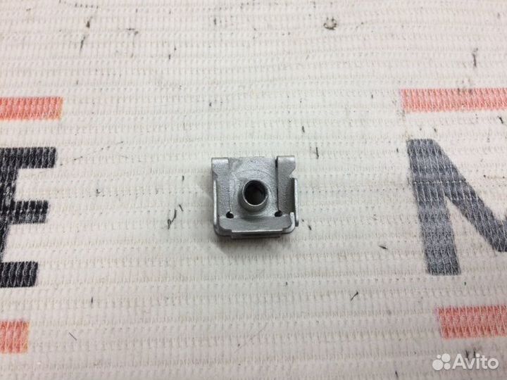 Клипса панели приборов Audi A6 C6