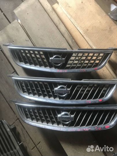 Решетка радиатора Nissan Sunny FB15