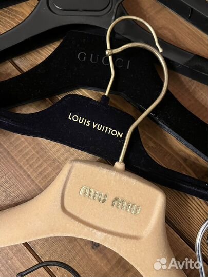 Вешалки плечики брендовые