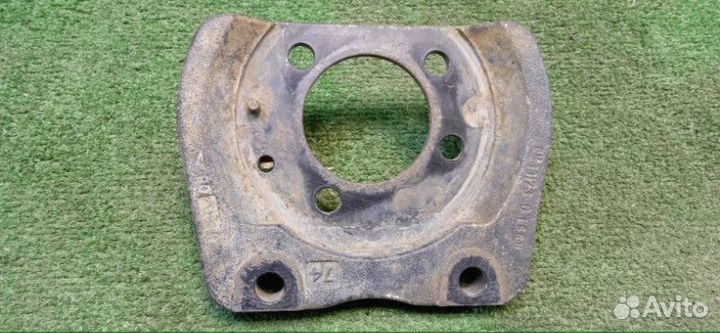 Щиток тормозного механизма задний правый Opel