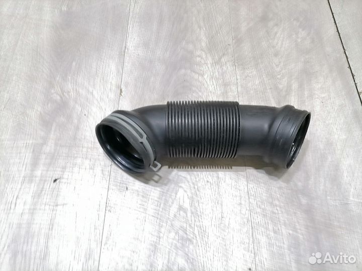 Патрубок воздушного фильтра VW Passat B6 2005-2010