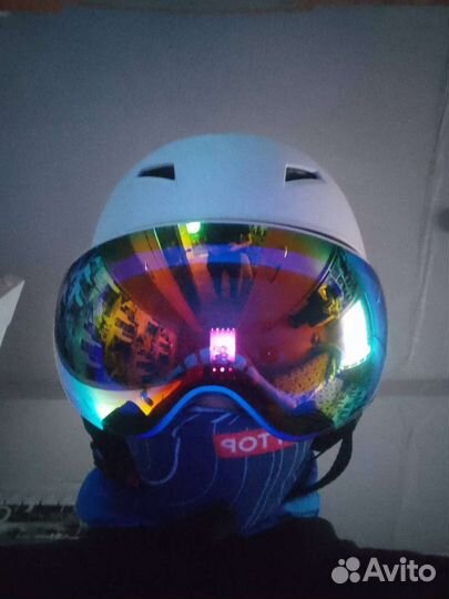 Горнолыжные очки и шлем