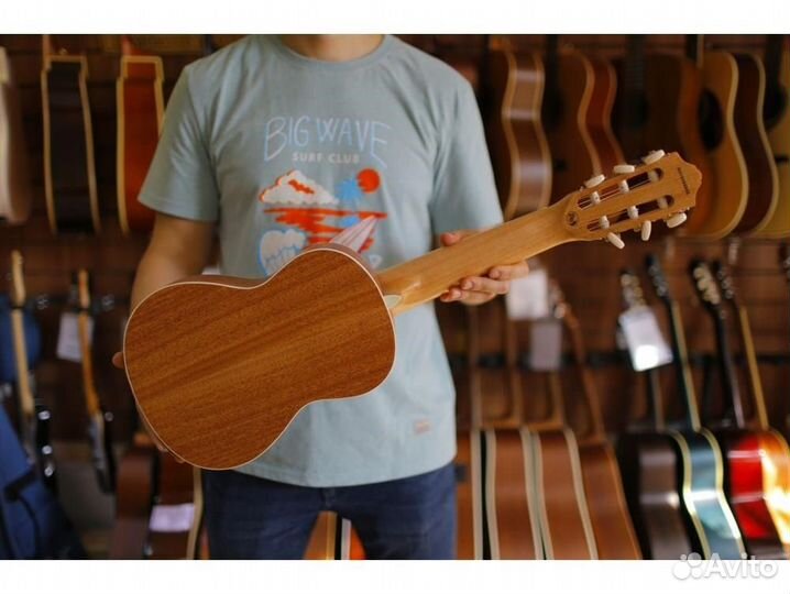 Flight GUT 350 SP/SAP гиталеле с чехлом