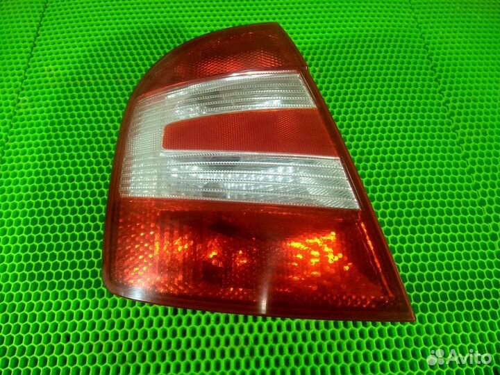 Фонарь задний левый Skoda Fabia 1 2005