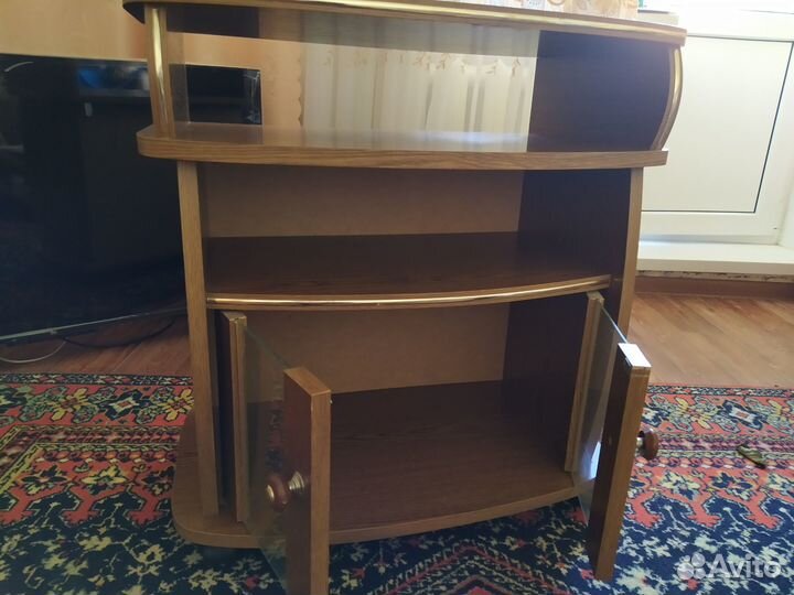 Продам тумбу под телевизор