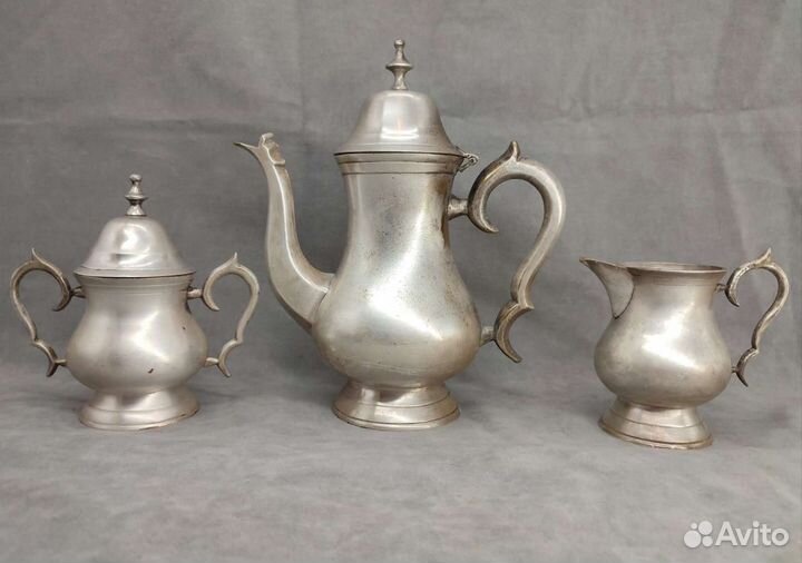 Старинный чайный сервиз