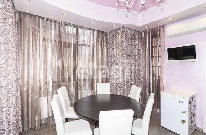 3-к. квартира, 117 м², 3/8 эт.