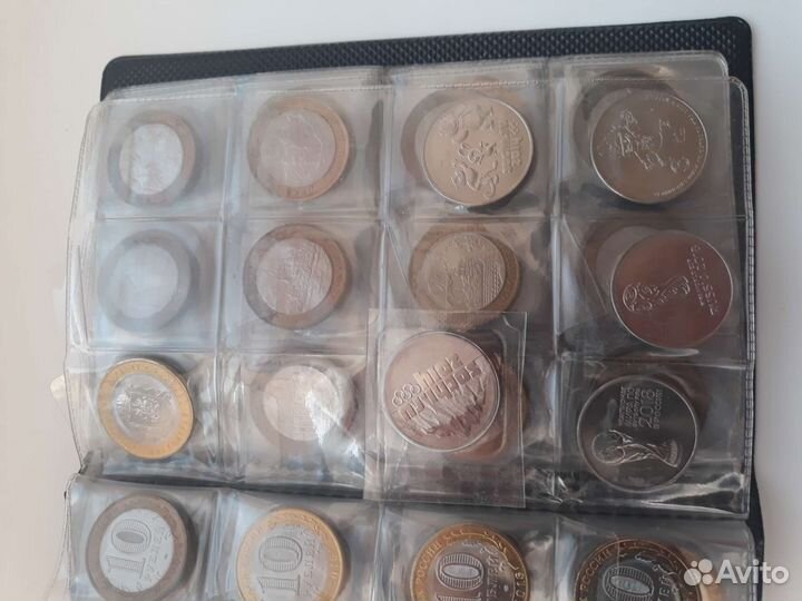 Набор монет в альбоме
