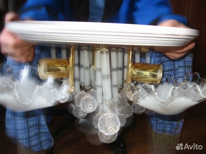 Новая. Люстра потолочная шикарная на 3 стеклянных