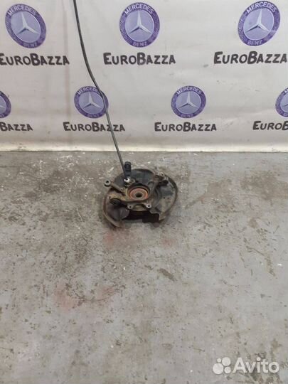 Кулак задний левый Mercedes R171