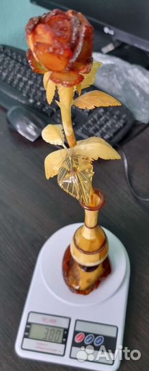 Янтарная роза в Янтарной вазе