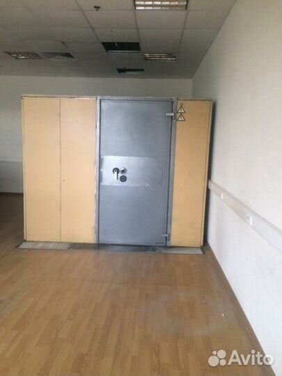 Сейфовая комната. Сейф