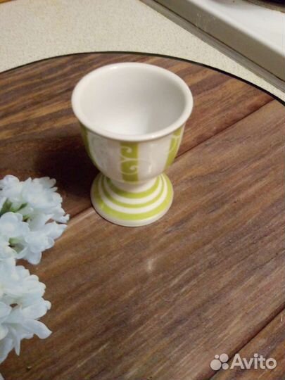 Керамическая подставка под яйцо